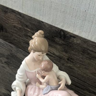 TƯỢNG TÂY BAN NHA MẸ VÀ BÉ